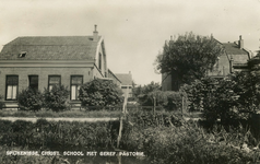 PB9143 De Christelijke School en de Pastorie van de Christelijke Kerk, ca. 1939