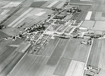 PB9627 Luchtfoto van Vierpolders, 1971