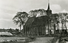 PB9906 De Sint Martinus kerk in Zwartewaal, 1957
