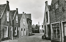PB9918 Kijkje in de Dorpsstraat, 1963