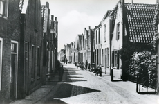 PB9919 Kijkje in de Dorpsstraat, 1968