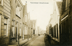 PB9933 Kijkje in de Dorpsstraat, ca. 1910