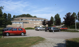 DIA00077 Het gemeentehuis van Gemeente Bernisse; ca. 1993