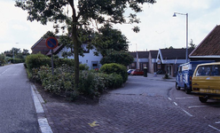 DIA00123 Kijkje in de Achterweg en de supermarkt; ca. 1993