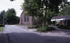 DIA00165 Het Dorpshuis en de kerk; ca. 1993