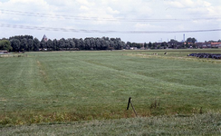 DIA00191 Het dorp Abbenbroek gezien vanaf de Oudelandsedijk; ca. 1993