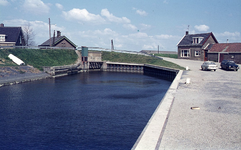 DIA00222 Het gebied rond de Bernisse voor de ontwikkeling tot recreatiegebied. De haven van Zuidland; 20 april 1976