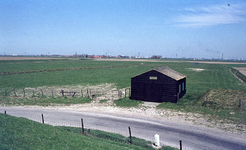 DIA00237 Het gebied rond de Bernisse voor de ontwikkeling tot recreatiegebied. Magazijn van de polder; 20 april 1976