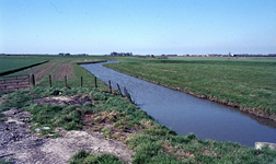 DIA00243 Het gebied rond de Bernisse voor de ontwikkeling tot recreatiegebied. Watering richting de Bernisse, gezien ...
