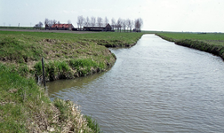 DIA00245 Het gebied rond de Bernisse voor de ontwikkeling tot recreatiegebied. De Bernisse richting het zuiden. De ...