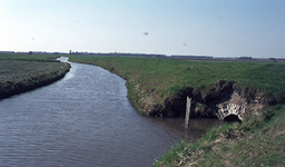 DIA00246 Het gebied rond de Bernisse voor de ontwikkeling tot recreatiegebied. De Bernisse richting Zuidland; 20 april 1976