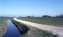DIA00249 Het gebied rond de Bernisse voor de ontwikkeling tot recreatiegebied. De Bernisse richting Zuidland, de ...