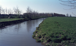 DIA00258 Het gebied rond de Bernisse voor de ontwikkeling tot recreatiegebied. De Bernisse gezien vanaf het terrein van ...