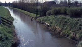 DIA00265 Het gebied rond de Bernisse voor de ontwikkeling tot recreatiegebied. De Bernisse ter hoogte van de kruising ...