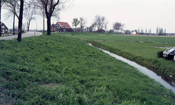 DIA00278 Het gebied rond de Bernisse voor de ontwikkeling tot recreatiegebied. De dijk tussen Abbenbroek en Heenvliet; ...