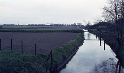 DIA00280 Het gebied rond de Bernisse voor de ontwikkeling tot recreatiegebied. De Bernisse gezien vanaf de Groene ...