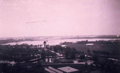 DIA01434 Panorama vanaf de toren van de St. Catharijnekerk over de geïnundeerde polder Zuurland; 1944
