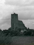 DIA01555 Gezicht op de St. Catharijnekerk vanaf de Brigittenweg. Op de toren wappert de geuzenvlag; ca. 1930