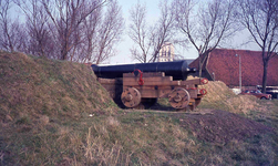 DIA01808 Kanon op vestingwal bij de Zuidpoort (Bleykers Bolwerk); 1979