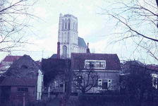 DIA02004 De St. Catharijnekerk, gezien vanaf de Brigittenweg; ca. 1971