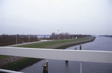DIA02438 Het Hartelkanaal, gezien vanaf de Hartelbrug; ca. 1996