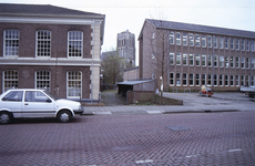 DIA02630 De voormalige kazerne Den Doele en het Maarland College; ca. 1991