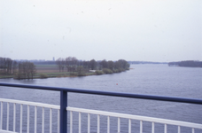 DIA02643 Het Hartelkanaal, gezien vanaf de Hartelbrug; ca. 1996