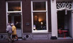 DIA02700 Winkelpanden aan de Nobelstraat; ca. 1998