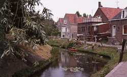 DIA15033 Kijkje op de voomalige haven van Geervliet en het Visslop; ca. 1976