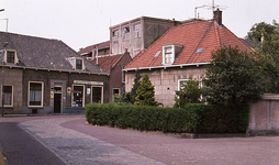 DIA15075 Kijkje in de Kerkstraat, vanaf het St. Anthonieplein; ca. 1976