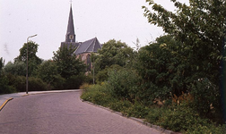DIA15102 De kerk, gezien vanaf de Landpoortstraat; ca. 1976