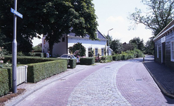 DIA15192 Kijkje op het St. Anthonieplein en de Landpoortstraat; ca. 1993