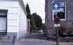 DIA15243 Doorkijkje naar de Burgemeester v/d Minnelaan, gezien vanaf het Dorpsplein; ca. 1993