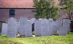 DIA15252 De Joodse begraafplaats (1781) langs de Spuikade; ca. 1993