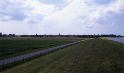 DIA15352 Kijkje op de Noorddijk. Met rechts het Voedingskanaal; ca. 1993