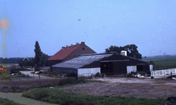 DIA15416 Boerderij van Wim Bruynzeel, die afgebroken is en vervangen door villa’s; ca. 1990