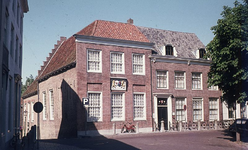 DIA16015 Het voormalige gemeentehuis van Heenvliet; ±1975