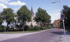 DIA16194 Kijkje in de Korte Welleweg, links de Kerkweg; ca. 1976