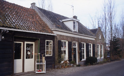 DIA16284 Woningen en winkels langs de Stationsweg; ca. 1993