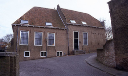 DIA16307 De zijkant van het voormalige gemeentehuis van Heenvliet; ca. 1993