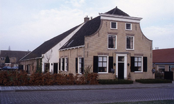 DIA16323 Boerderij op de hoek van de Korte Welleweg en de Kerkweg; ca. 1993