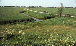DIA16352 De Leenweg, gezien vanaf de Drieëndijk; ca. 1993