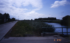 DIA16364 De vroegere 2e Vlotbrug over het Kanaal door Voorne, nu een vaste brug; 6 augustus 1992