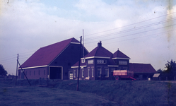 DIA18037 Boerderij langs de Westdijk; ca. 1980