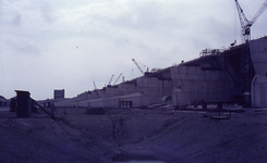 DIA20070 Het complex van spuisluizen van de Haringvlietdam in aanbouw; ca. 1965