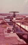 DIA20363 Aanleg van de Haringvlietdam. De schutsluis en ophaalbrug bij Stellendam; 1970