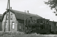 DIA25031 Tram bij het station ; ca. 1950