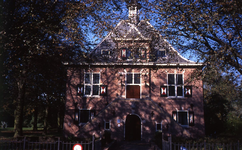 DIA30484 Het voormalige gemeentehuis van Oostvoorne; ca. 1998
