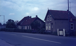DIA30568 Woningen aan de Voorweg; ca. 1973
