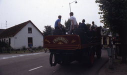 DIA30583 Optocht met oude wagens over de Voorweg; ca. 1973